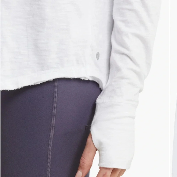 ZELLA WHITE LONG SLEEVE TOP WITH THUMB HOLES - Picture 4 of 5